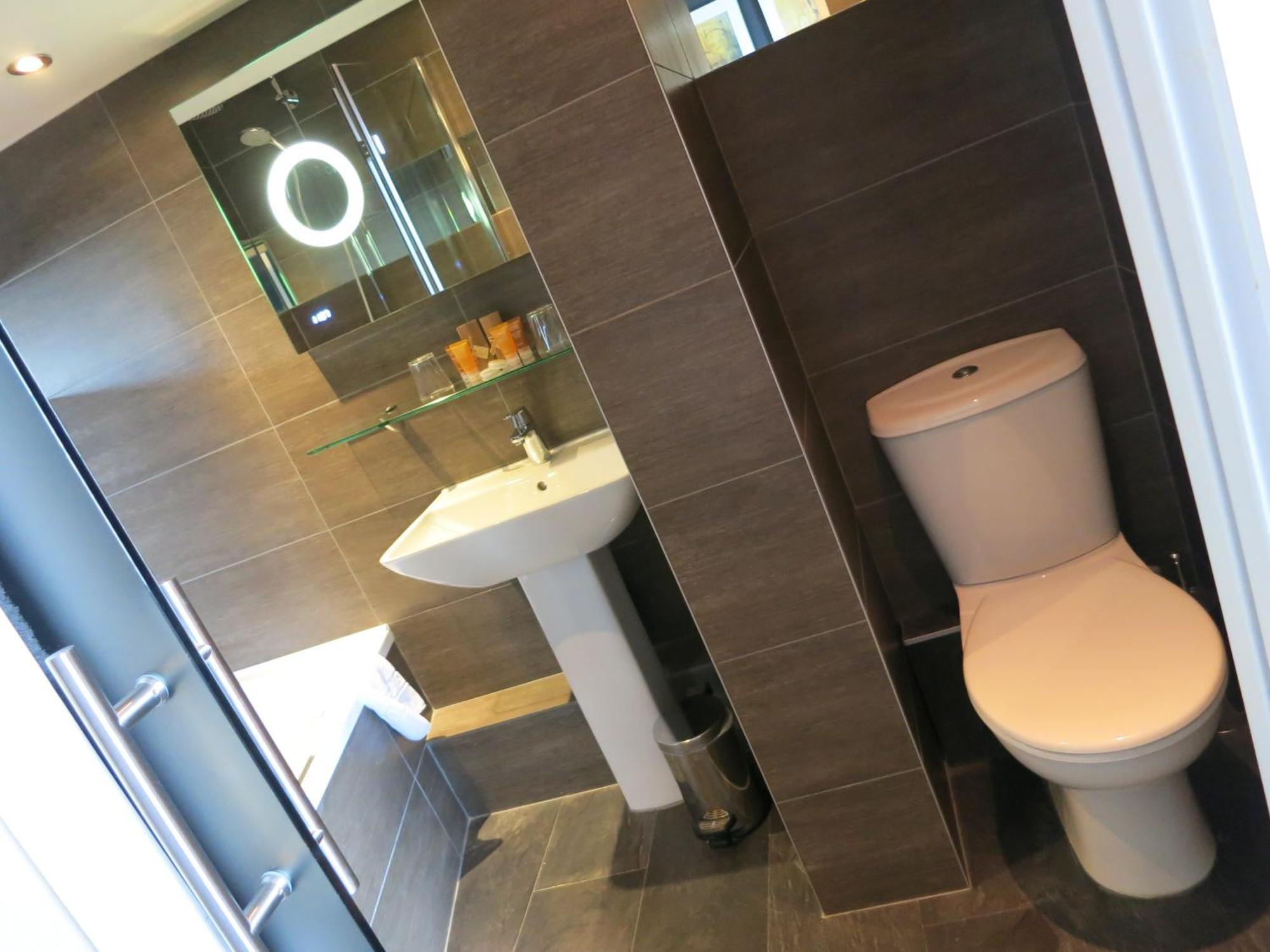 The Studley Hotel Harrogate Room photo