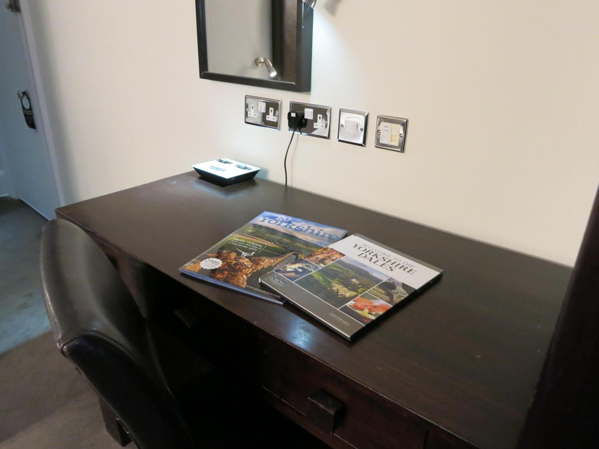 The Studley Hotel Harrogate Room photo