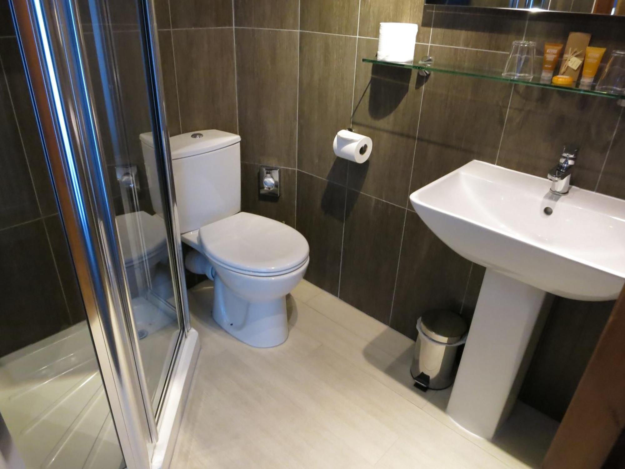 The Studley Hotel Harrogate Room photo