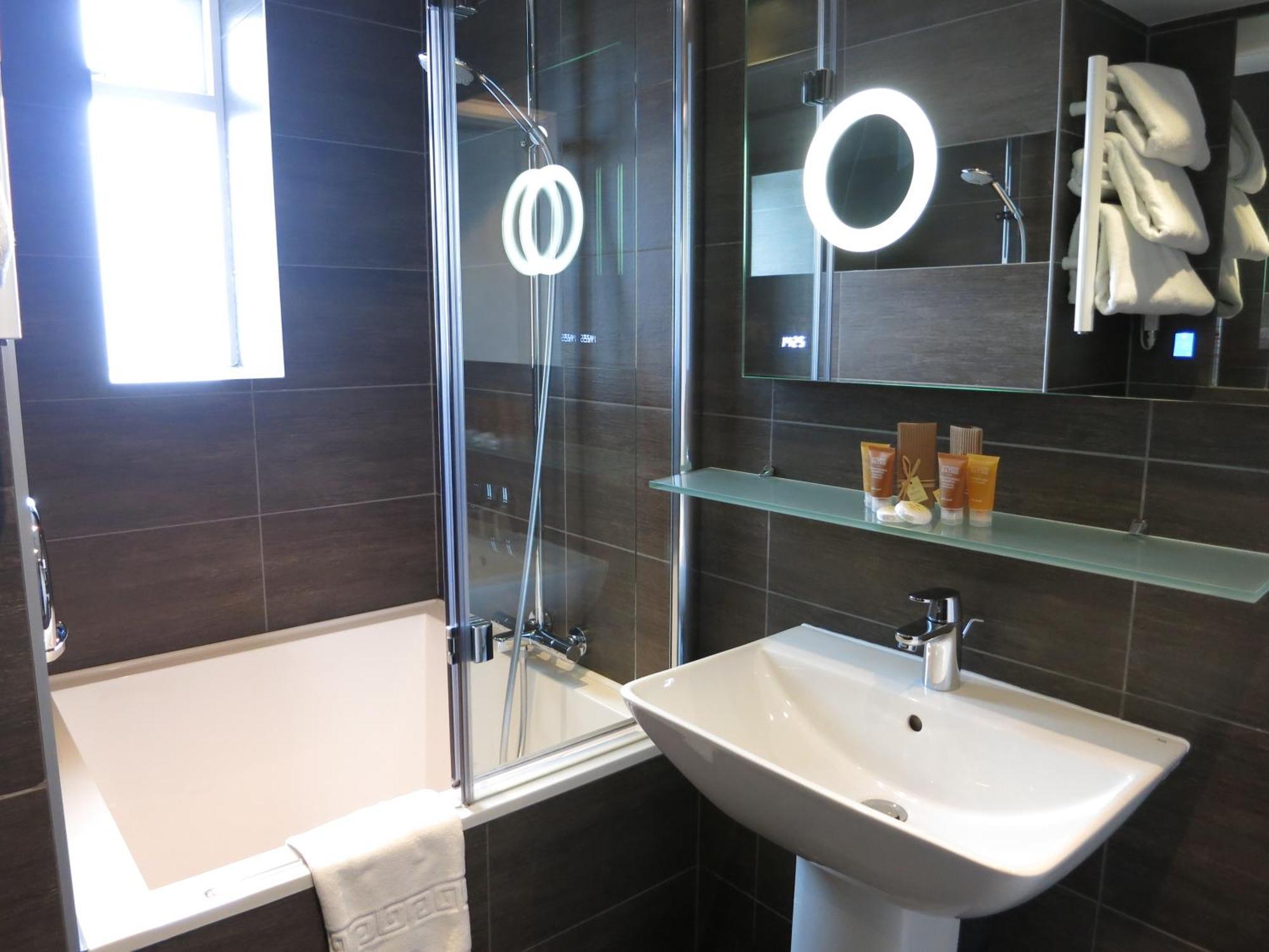The Studley Hotel Harrogate Room photo